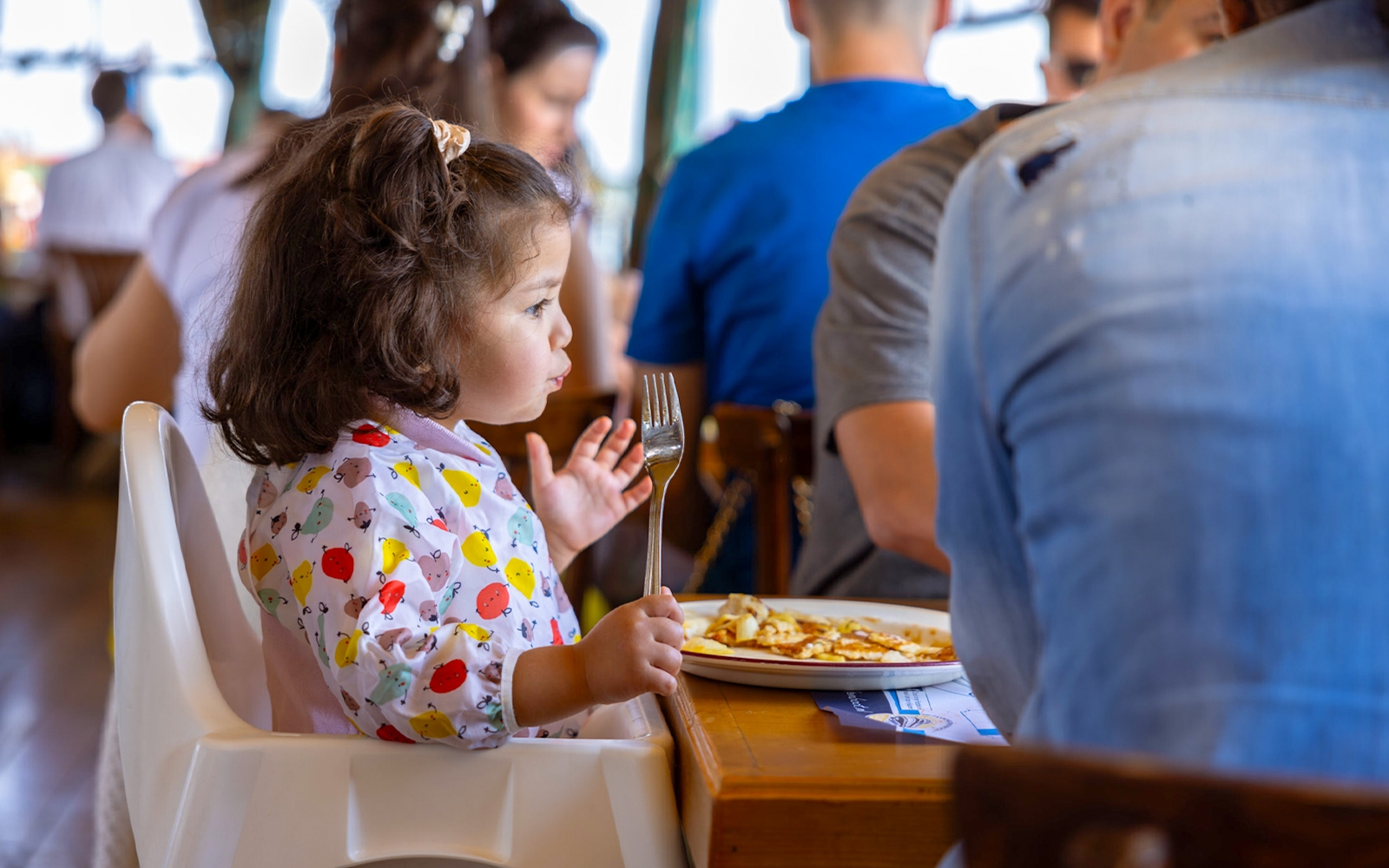 Child enjoying pancakes on a Rotterdam cruise.