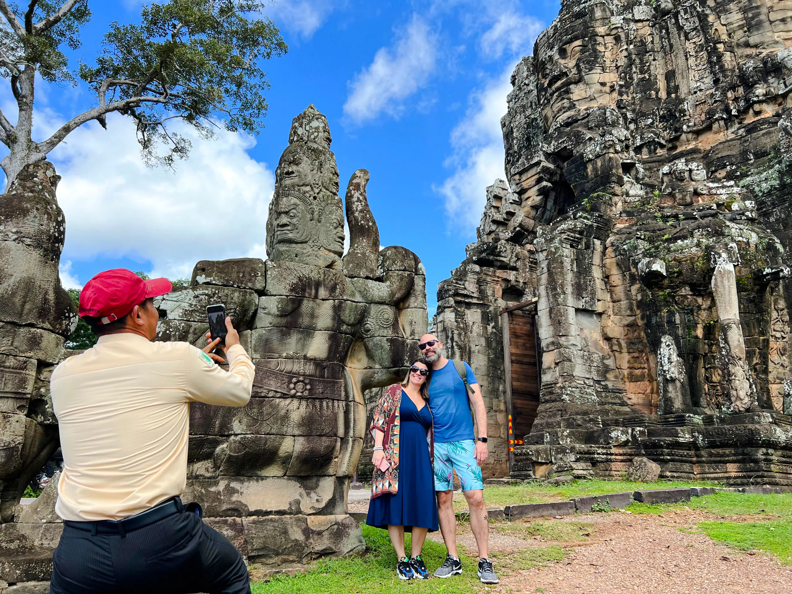 angkor wat half-day sunrise guided tour with breakfast and visits to ta prohm and bayon-8