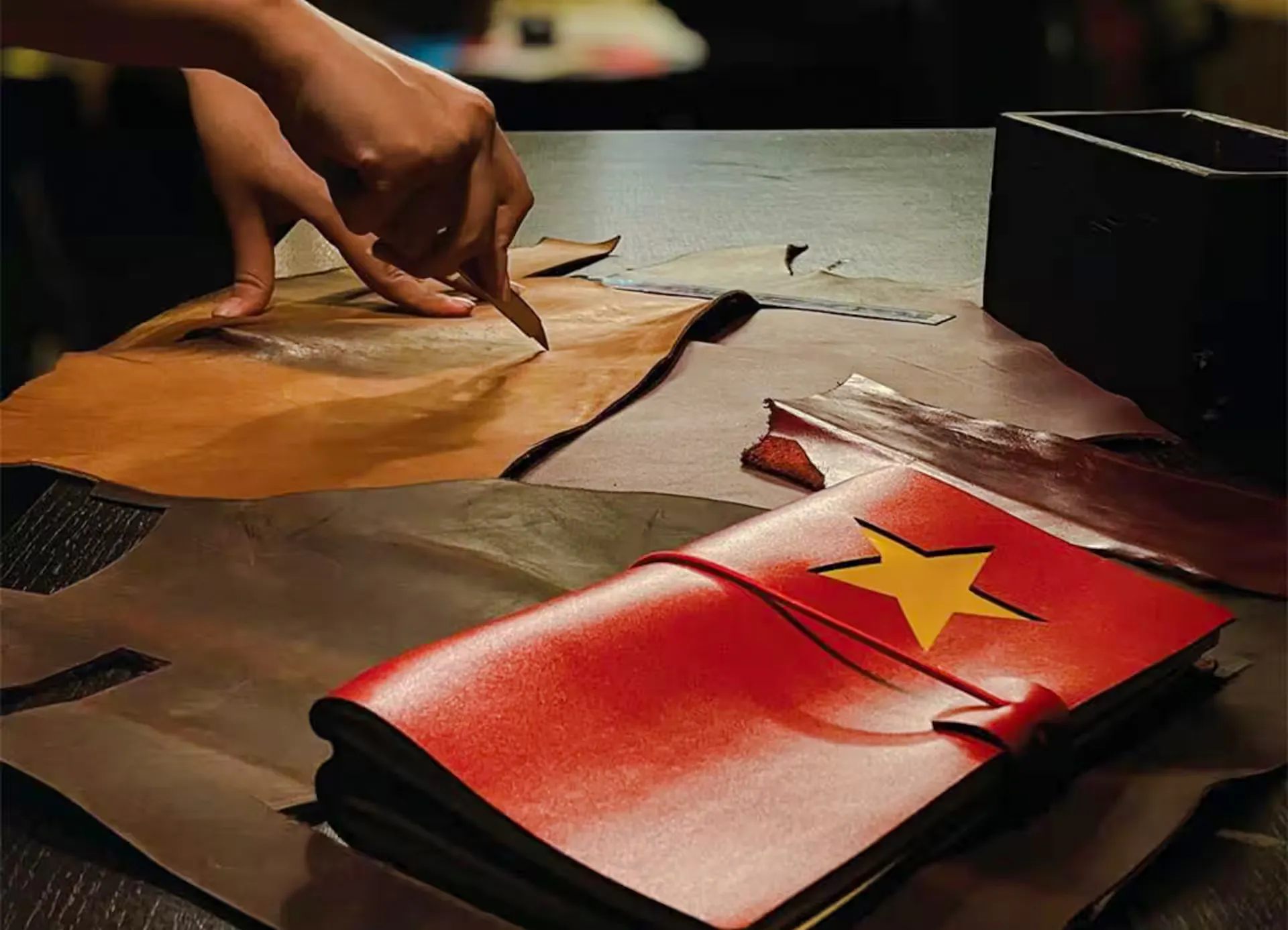 ho chi minh şehri deri defter yapımı atölyesi-2