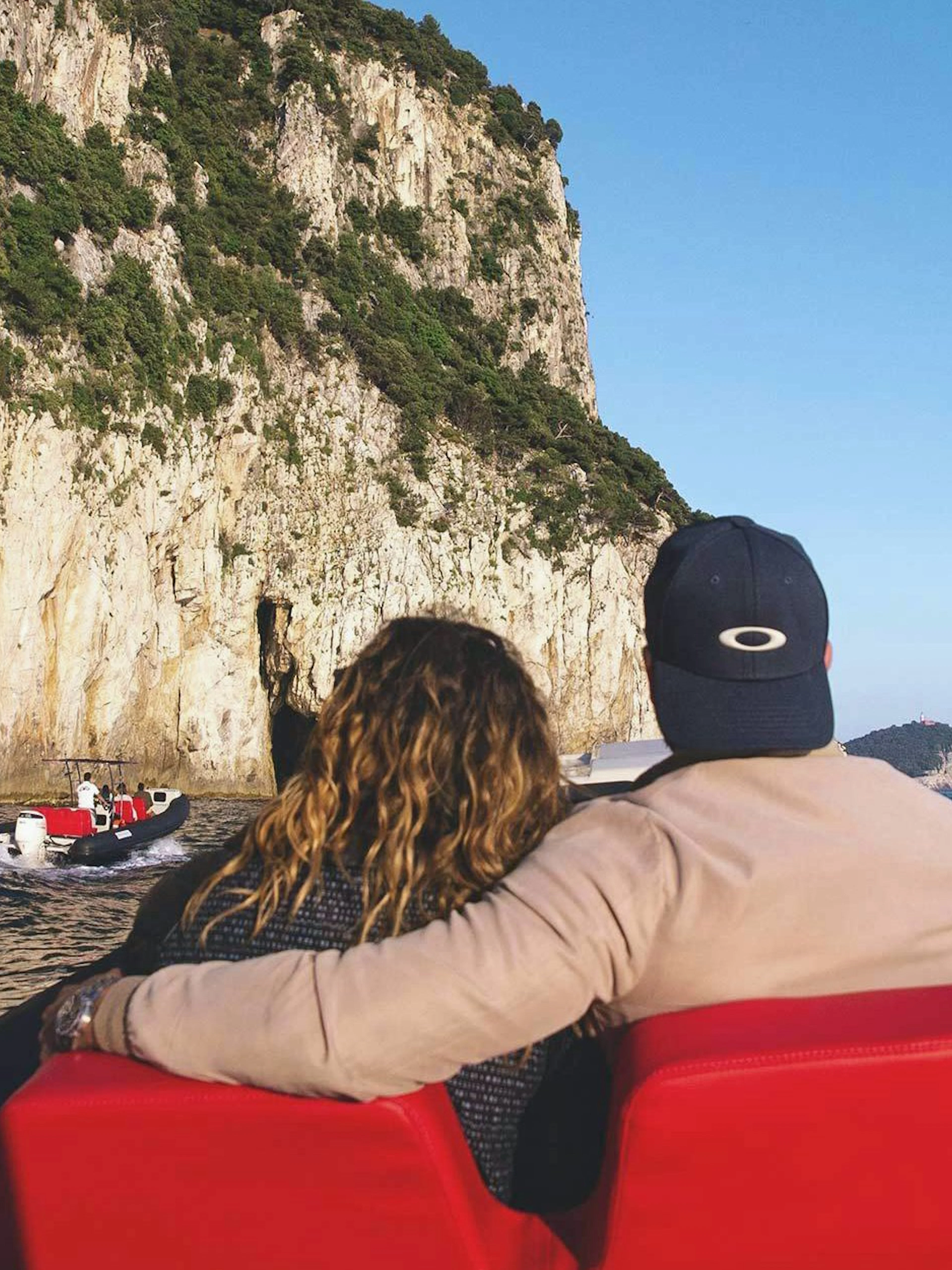 Couple on boat trip near cliffs in Portovenere, La Spezia, with view of the sea and islands.