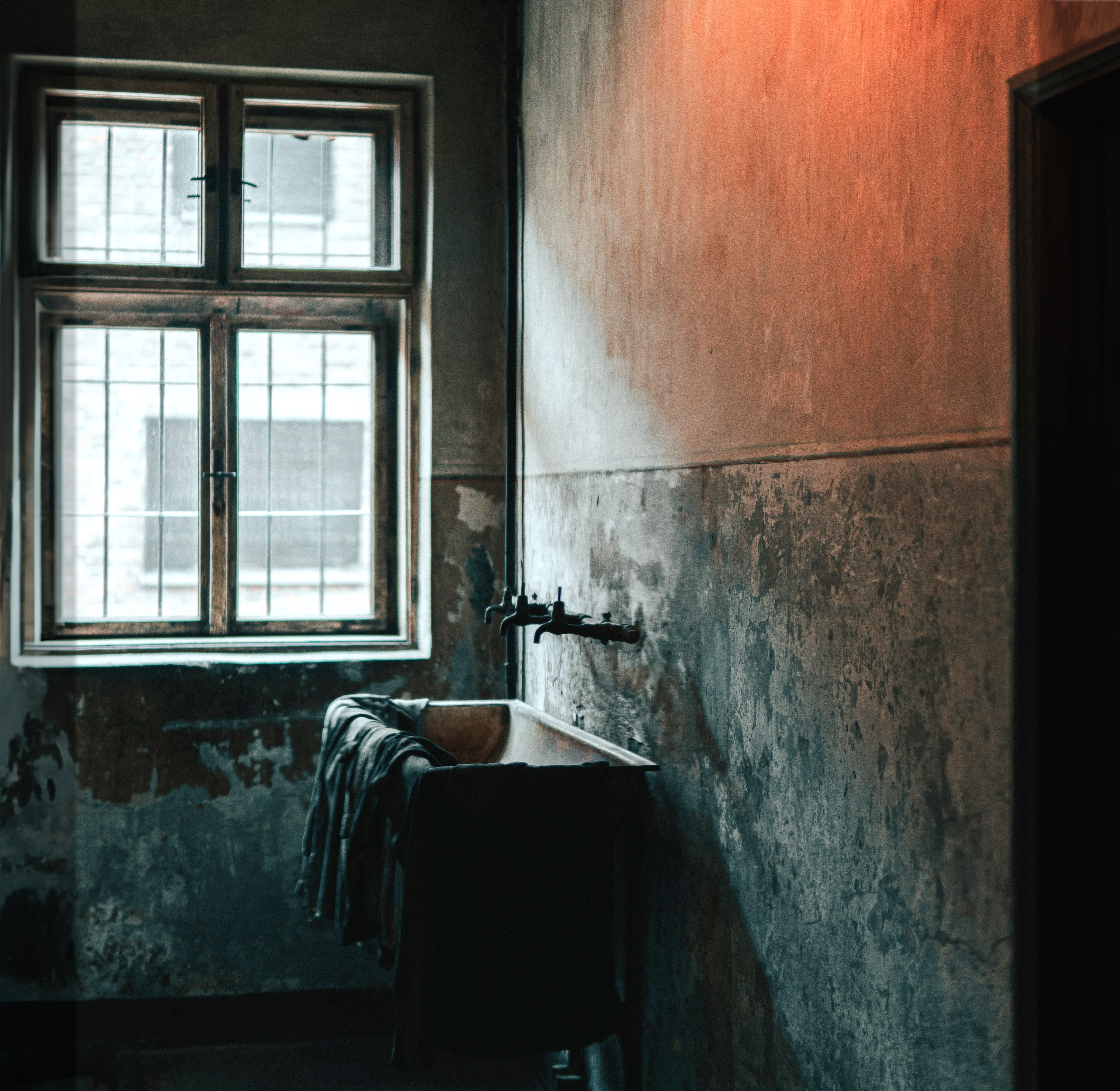 Inside Auschwitz Block 25