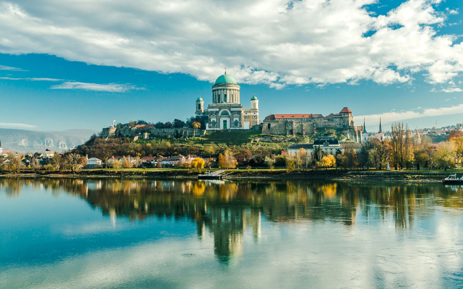 Esztergom: Danube Bend 1-Hour Sightseeing Cruise