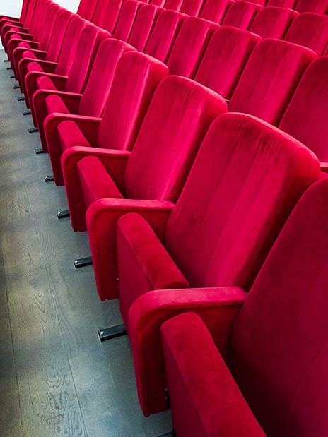 Red velvet theater seats in Rome for 1-hour opera arias concert.