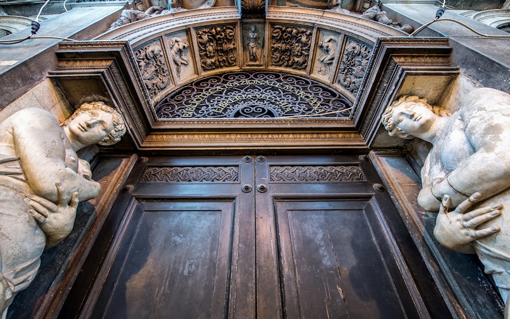 Entrance of Biblioteca Nazionale Marciana in Venice with ornate sculptures.