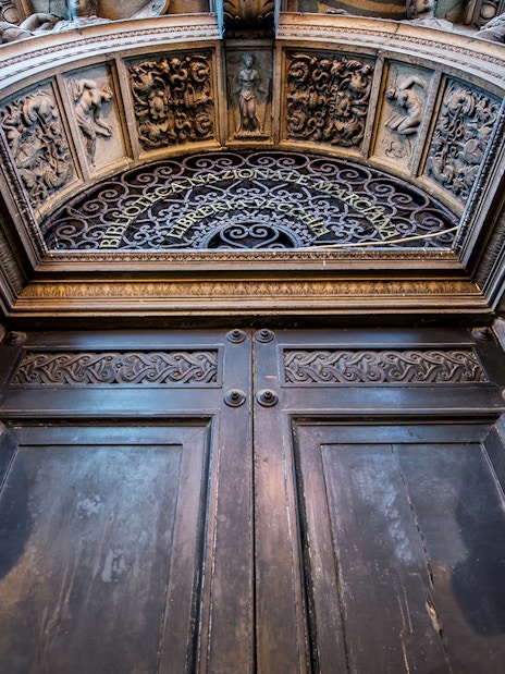 Entrance of Biblioteca Nazionale Marciana in Venice with ornate sculptures.