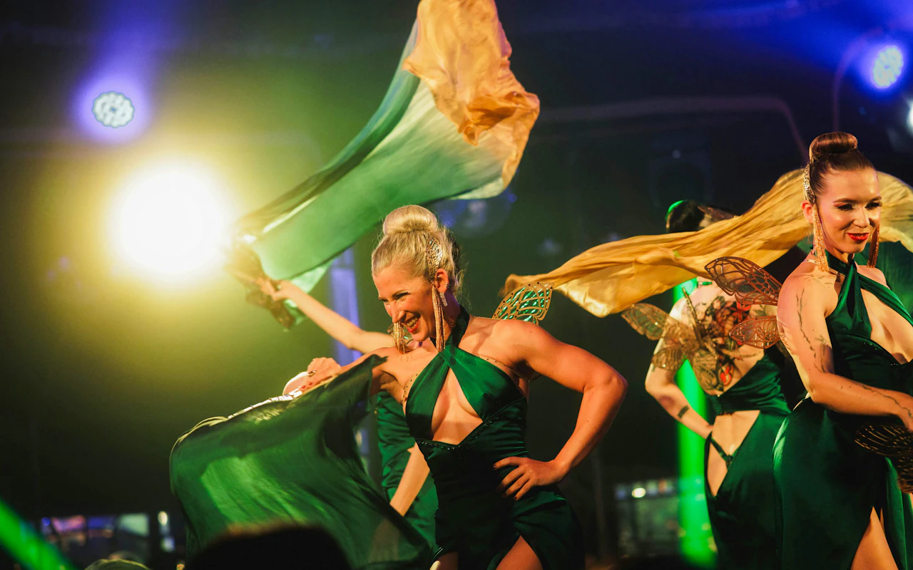 Vienna Burlesque Dinner Club allo Spiegelzelt MIRAGE con cena a più portate e festa dopo lo spettacolo — 8