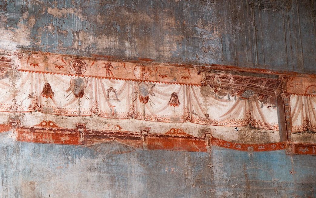 Herculaneum frescoes with detailed red and white drapery patterns.