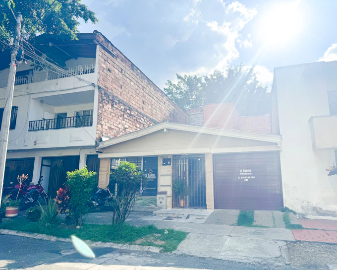 Medellín Private Pablo Escobar History Tour with Hotel Pickup and Drop-Off (Product 53612)