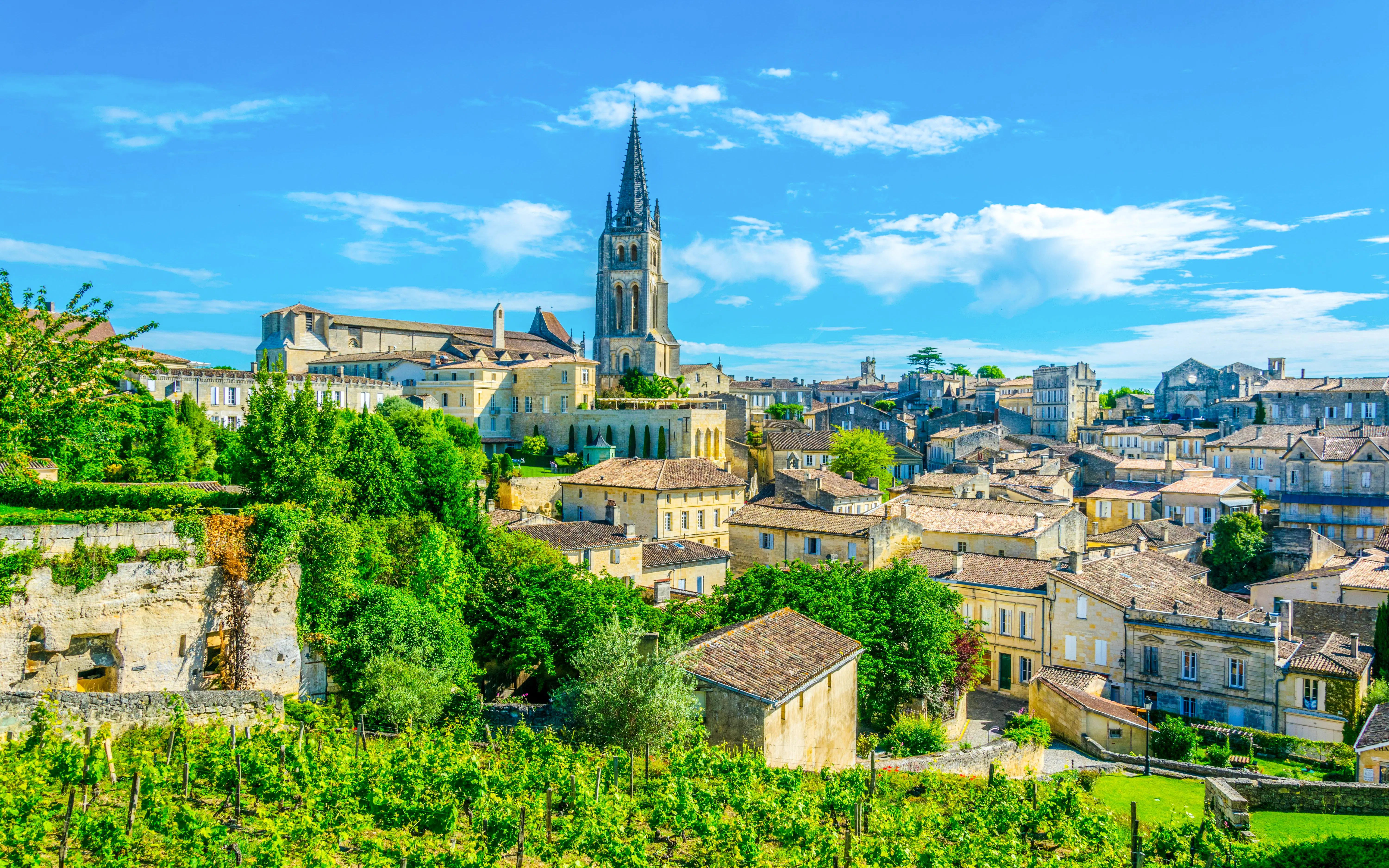 Aerial view of French village Saint Emilion dominated by spire of the monolithic church 