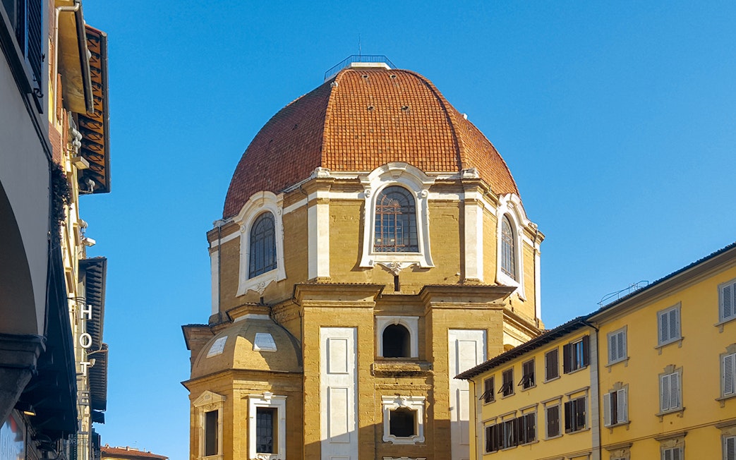Cappelle Medicee dome and exterior in Florence, Italy, with surrounding buildings.