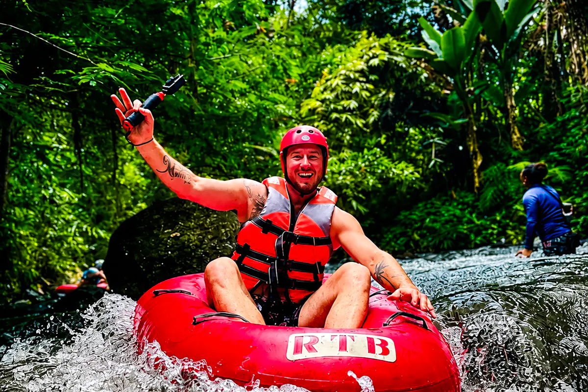 river tubing in ubud mit wasserfall und dschungel-canyon-7