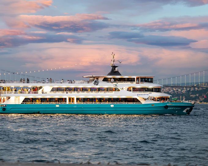 Bosphorus Dinner Cruise with Shows & Unlimited Drinks