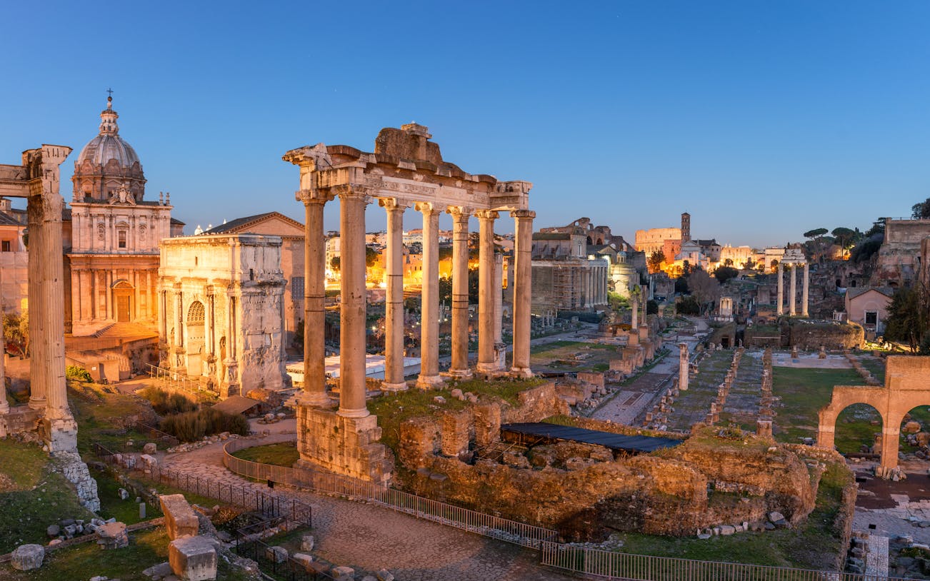 evening guided tour of the imperial forums-1