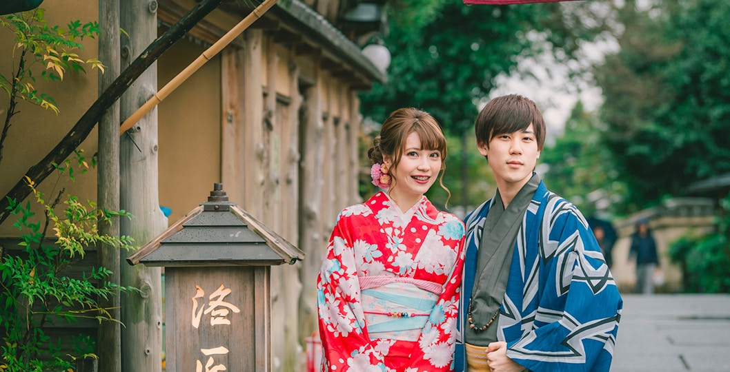 Tourist in traditional kimono walking through Gion district, Kyoto.