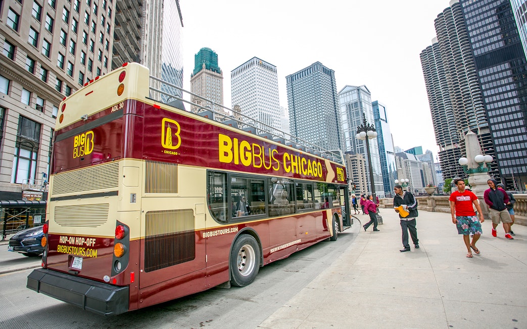 Tourists boarding a Big Bus Chicago for a Hop On and Hop Off tour.