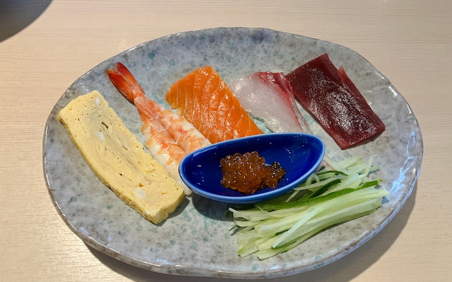 kurs gotowania sushi w tokio w sklepie sprzedawcy tuńczyka w shibuya-2