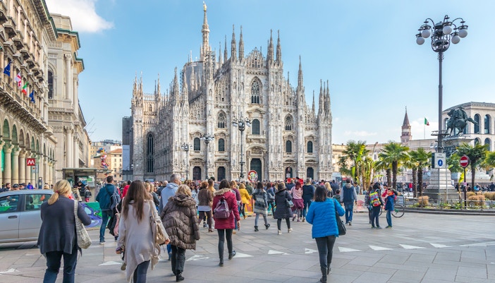 Tourists walking up to the Milan Duomo