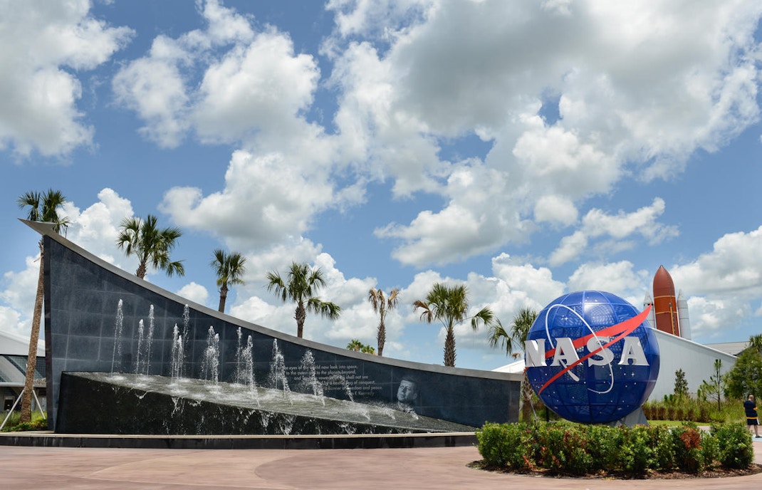 kennedy space center visitor complex | shuttle launch experience