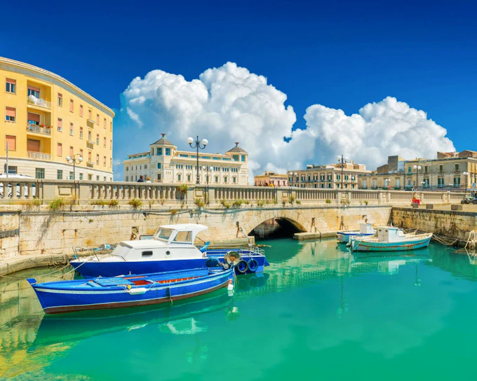 From Syracuse: Pillirina, Ortigia, and Sea Caves Boat Tour