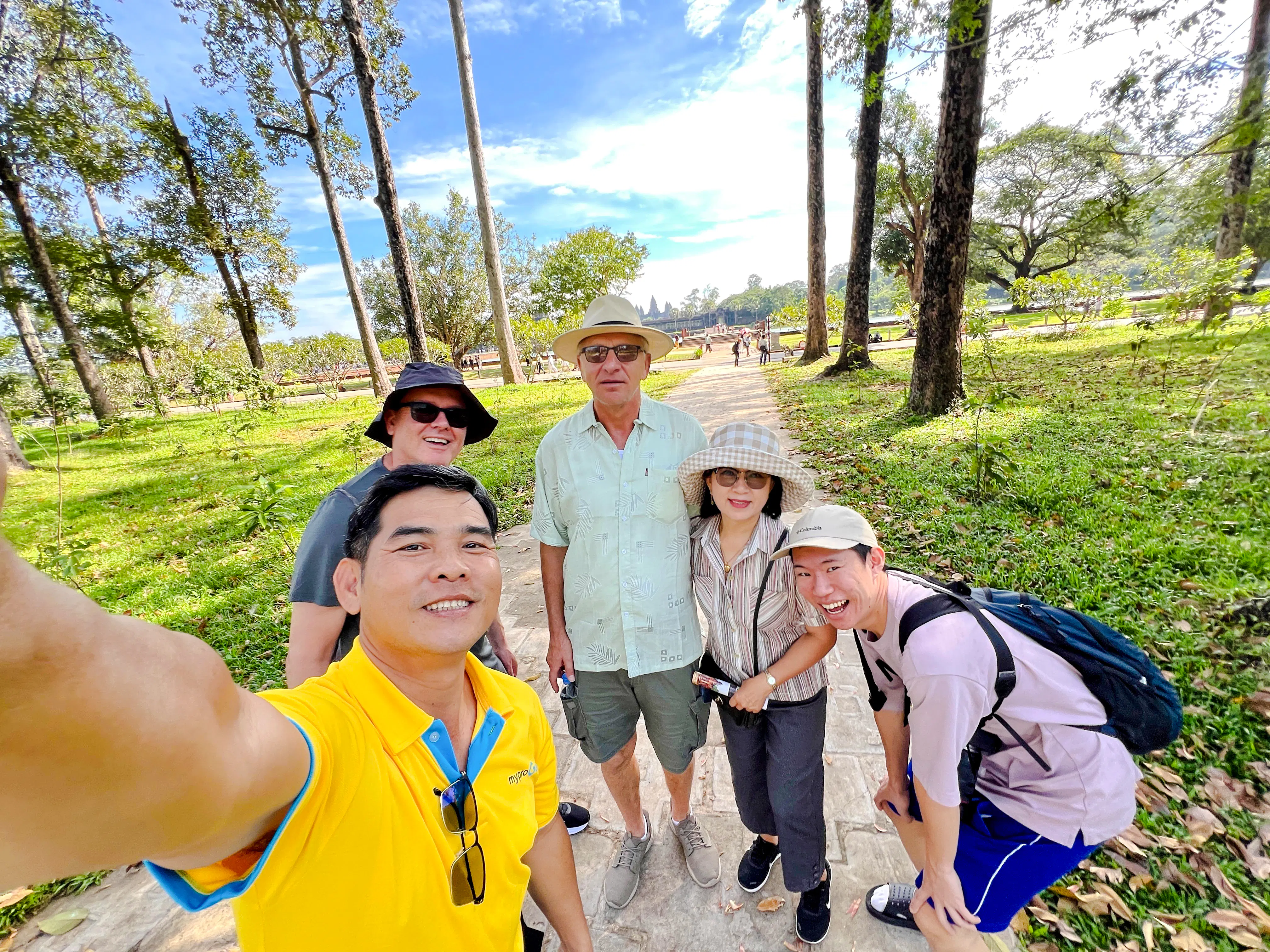 angkor wat sunrise or sunset guided tour with tickets and hotel transfers-3