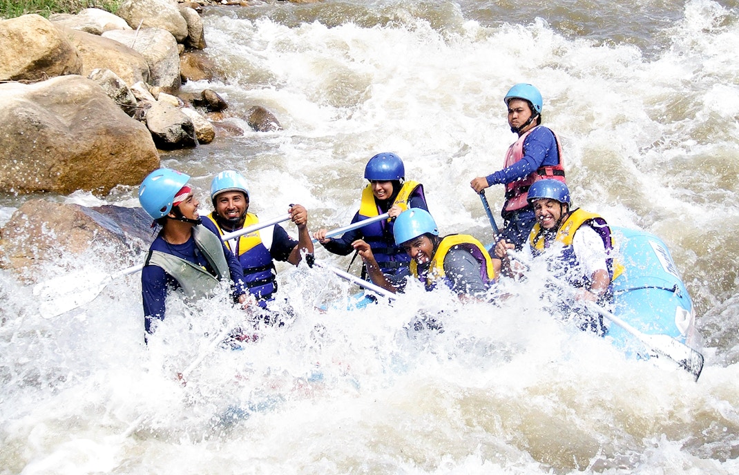 Tour de rafting em águas brancas na Tailândia