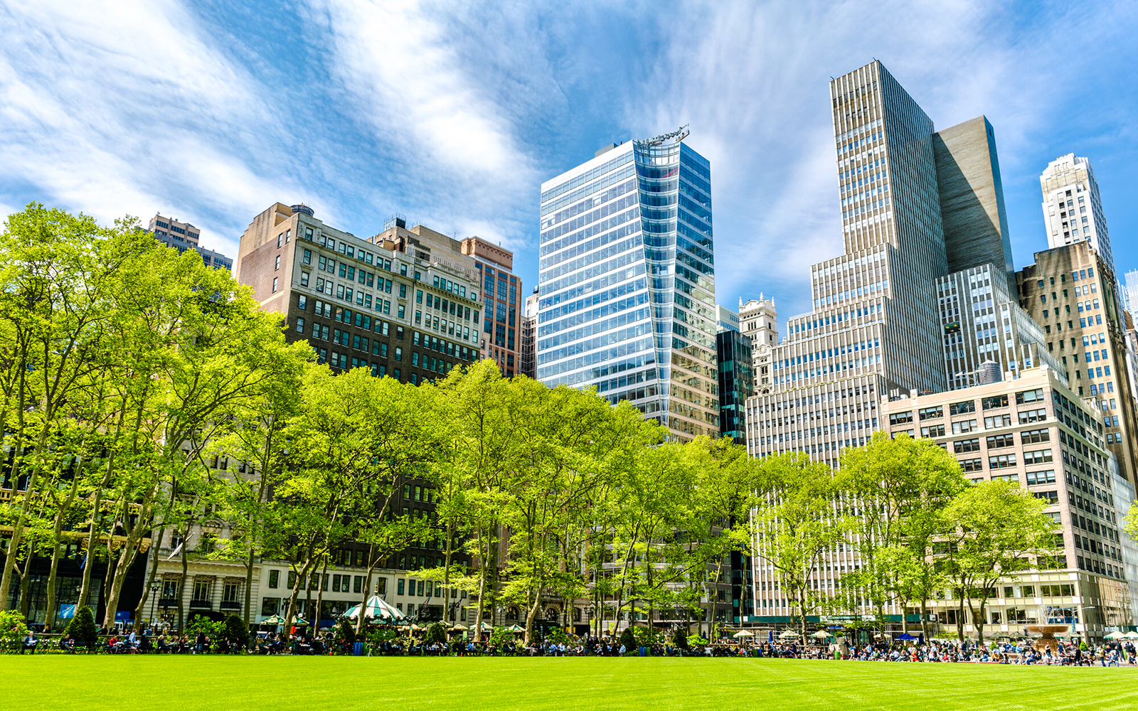 Park near SUMMIT One Vanderbilt with skyscrapers and green trees in New York City.