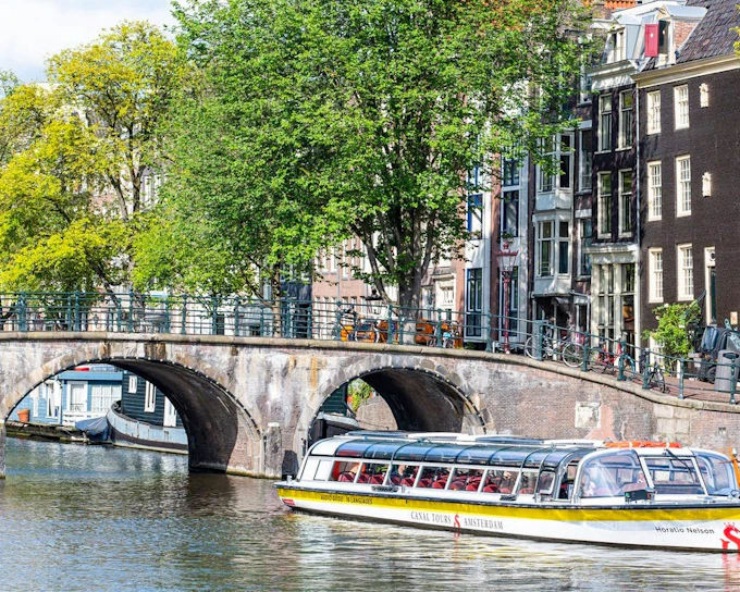 Amsterdam: 75-Min Adults-Only Cheese and Wine Evening Canal Cruise (Product 49280)
