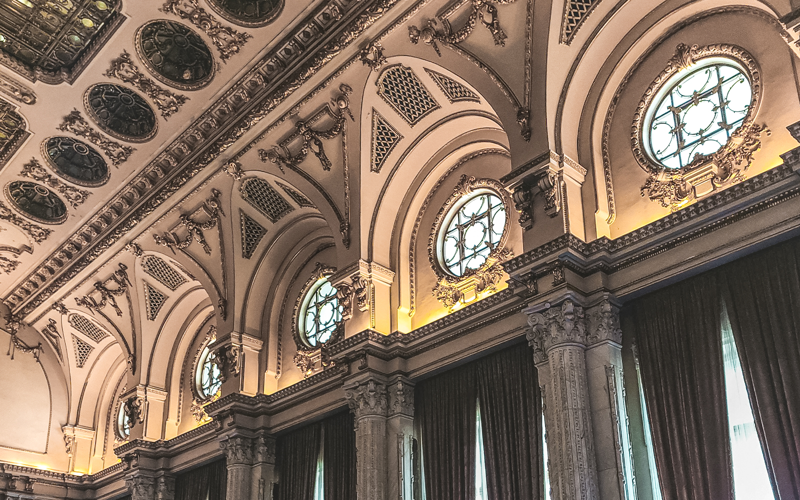 Alexandru Ioan Cuza Hall ceiling