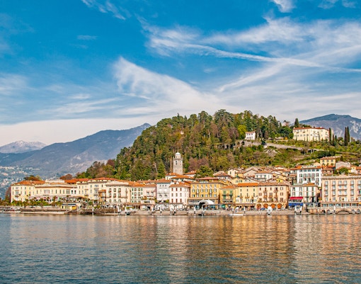 lake como in fall season