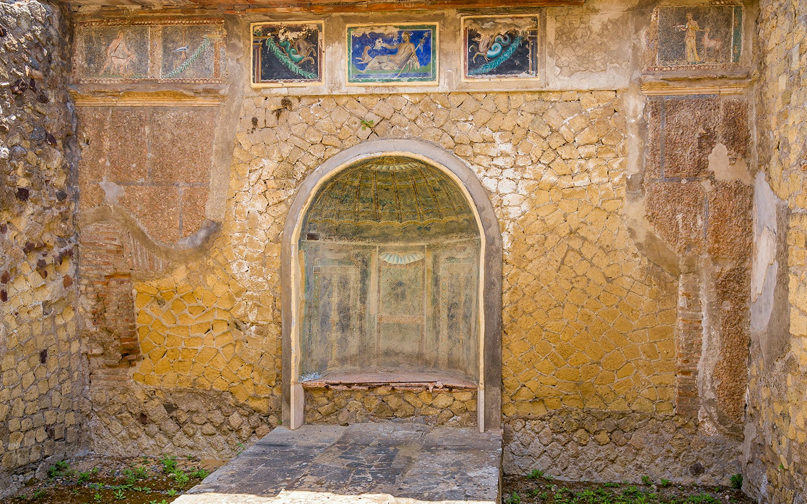 Herculaneum House of Neptune - Courtyard