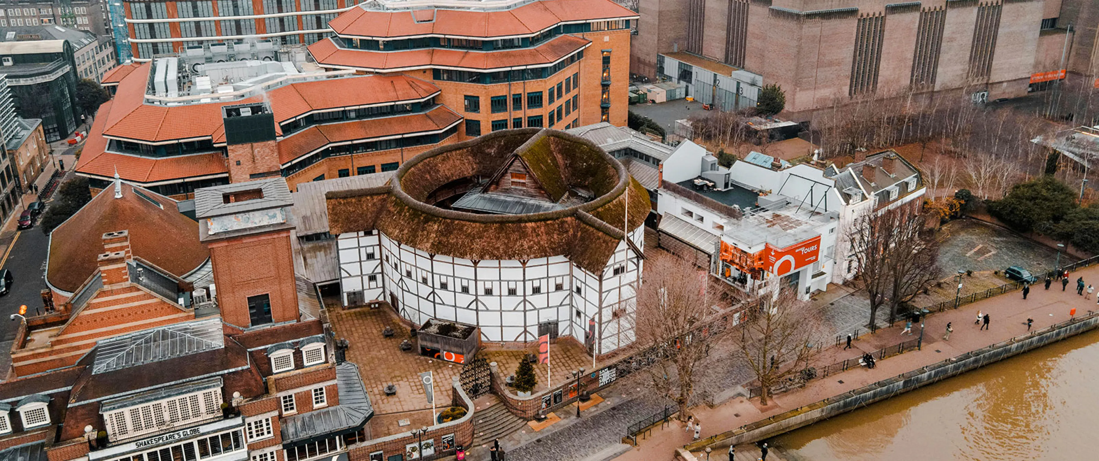 image of open-air amphitheatre in globe theatre