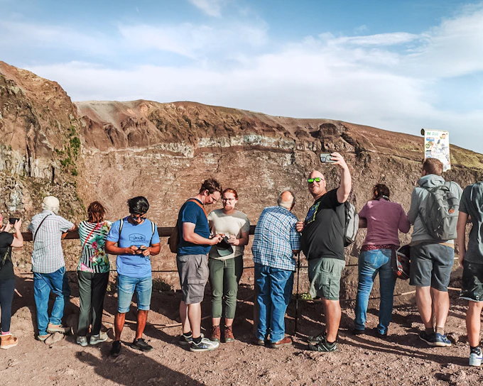 From Naples: Mount Vesuvius & Herculaneum or Pompeii Day Trip