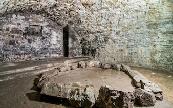 Edinburgh Vaults stone circle in dimly lit underground chamber.