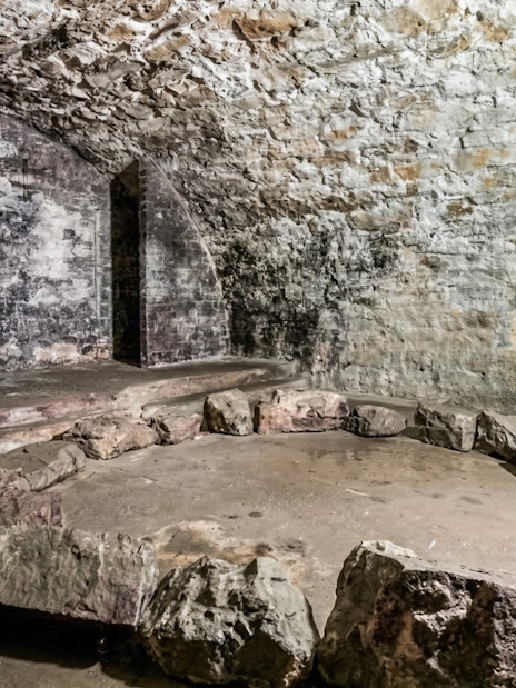 Edinburgh Vaults stone circle in dimly lit underground chamber.