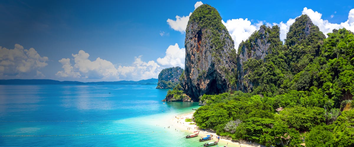 Phra Nang Cave Beach with limestone cliffs and turquoise water, Railay Bay, Krabi, Thailand.