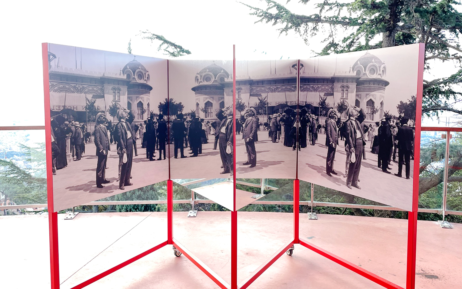 Stereoscopic images display at Tibidabo Amusement Park exhibition.
