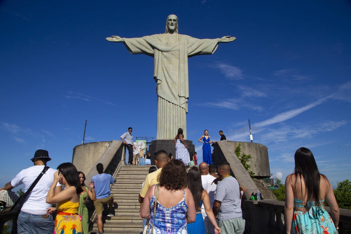 tourist at Christ the Redeemer