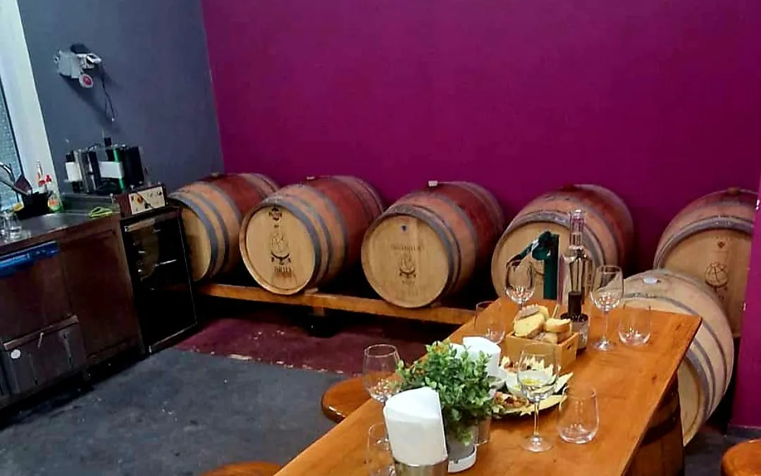 historische geführte tour durch omis und weinprobe in einer weinkellerei für erwachsene-9
