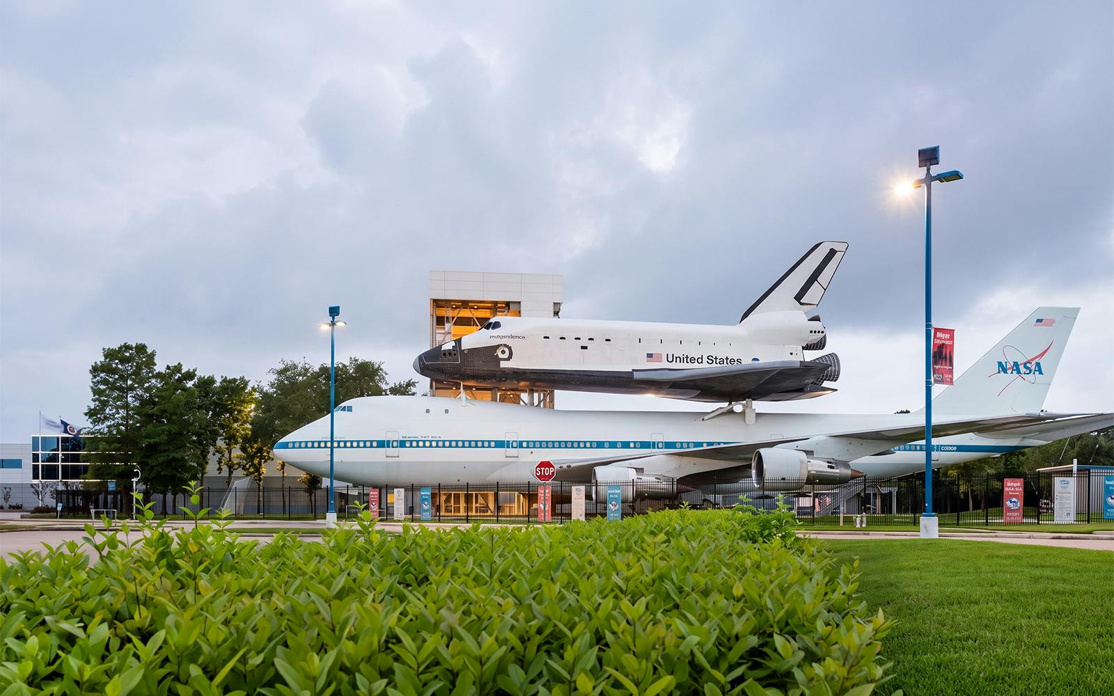 Space Shuttle replica atop Boeing 747 at Space Center Houston.