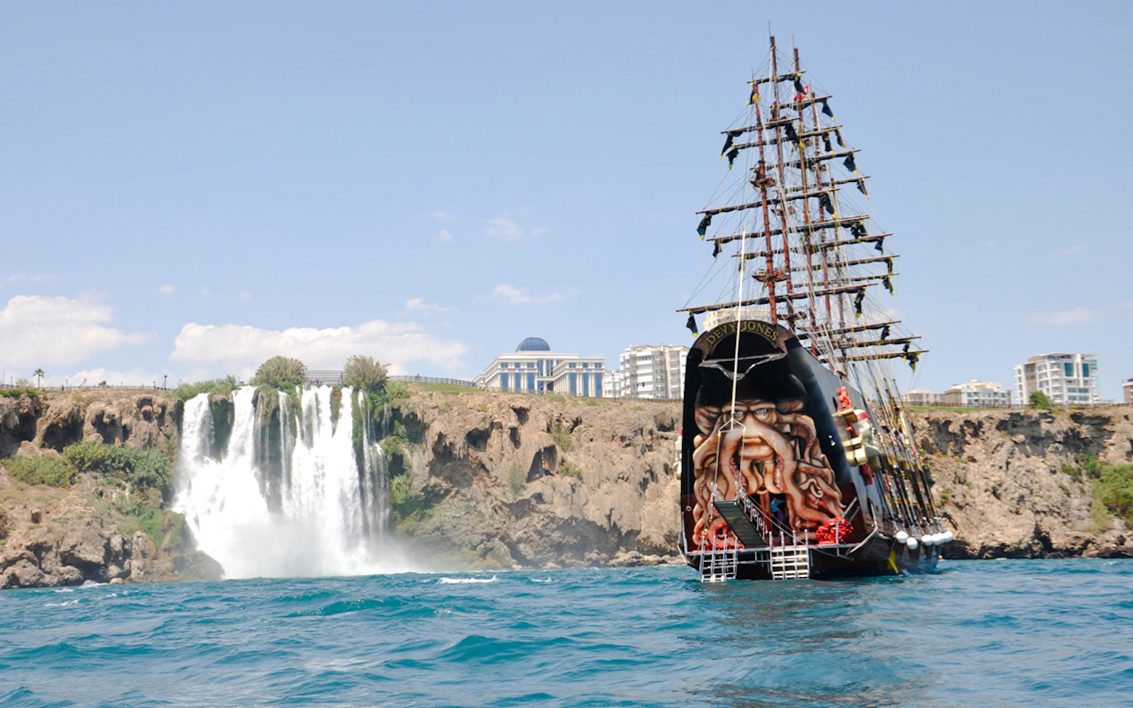 Antalya: Lara Pirate-Themed Boat Trip with Lunch