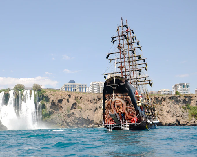 Antalya: Lara Pirate-Themed Boat Trip with Lunch