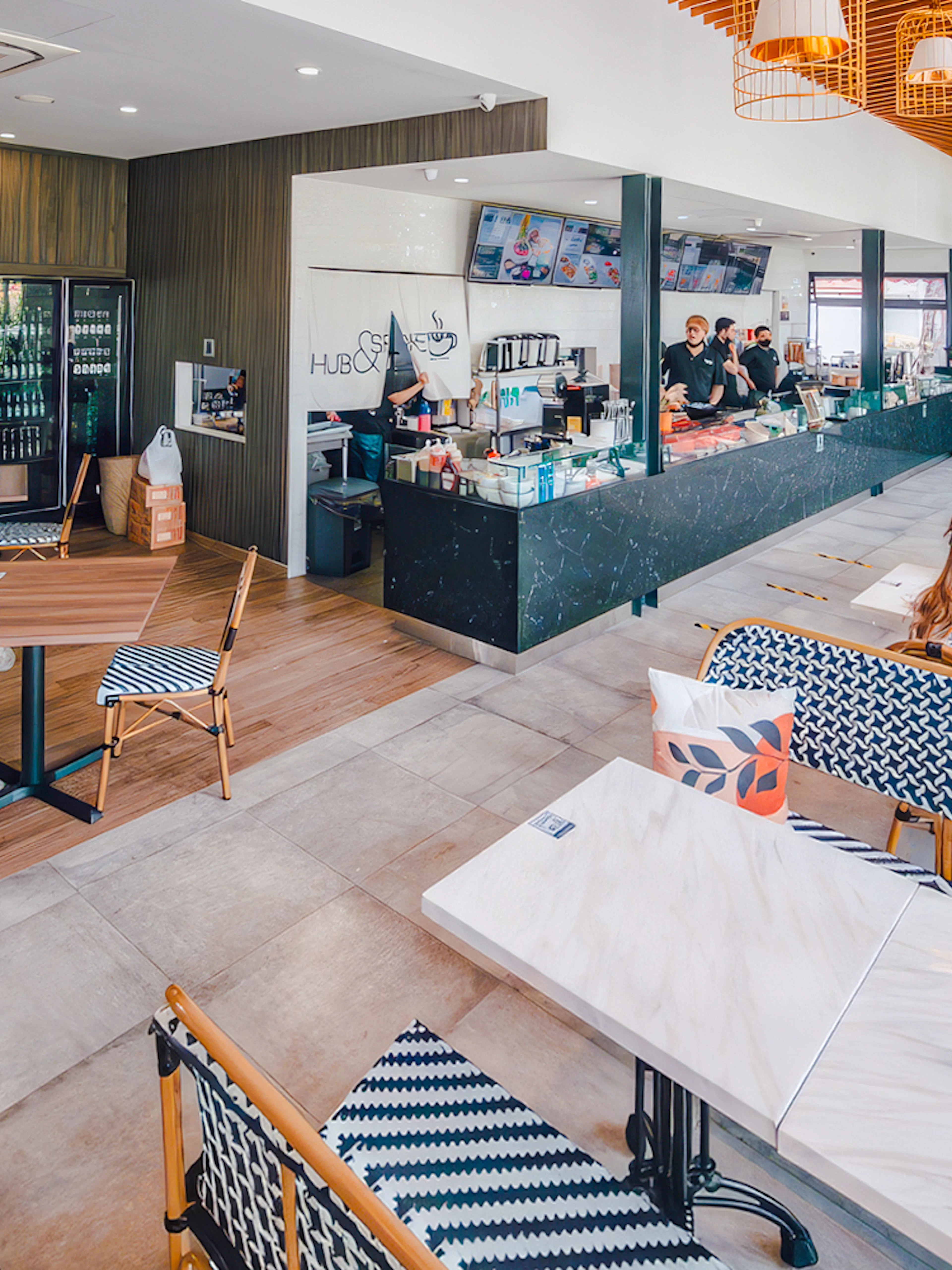 hub and spoke lounge at singapore changi airport (public area)-1