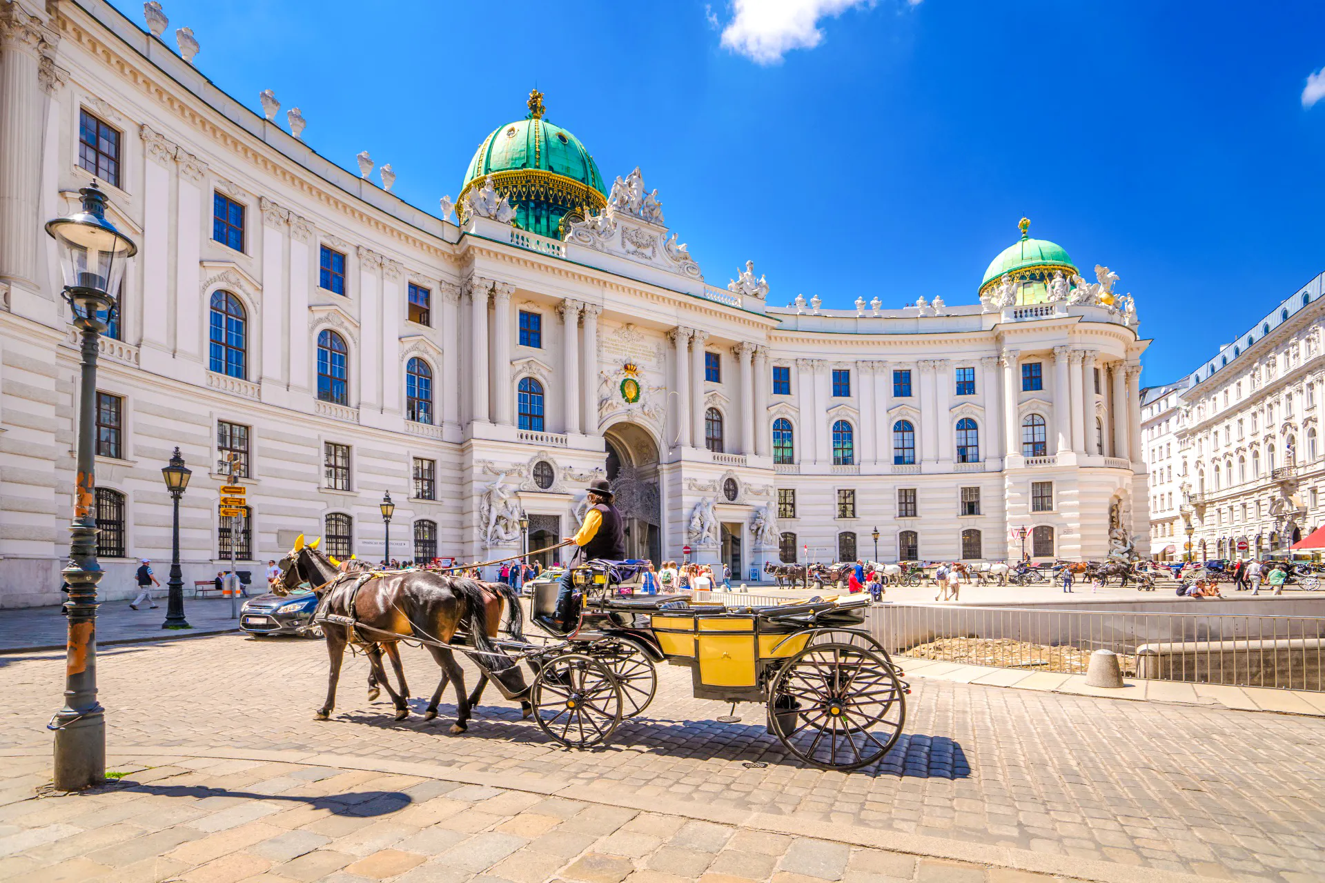 wycieczka z przewodnikiem bez kolejki po pałacu hofburg: muzeum sisi i apartamenty cesarskie-1