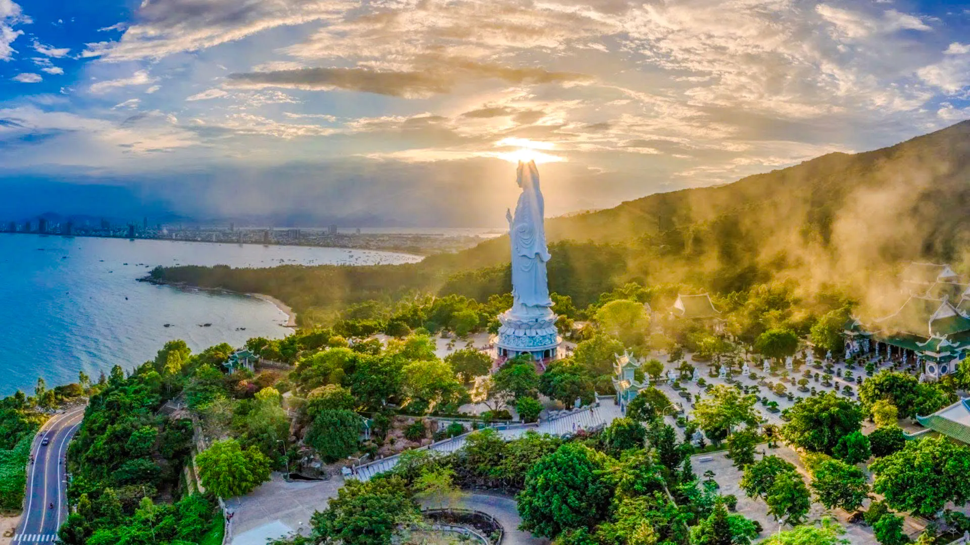 Da Nang City Highlights Bus Tour with Pickup and Drop-off