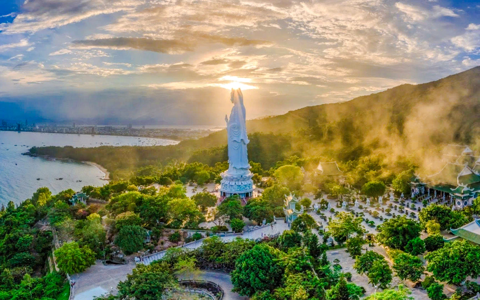 Da Nang City Highlights Bus Tour with Pickup and Drop-off