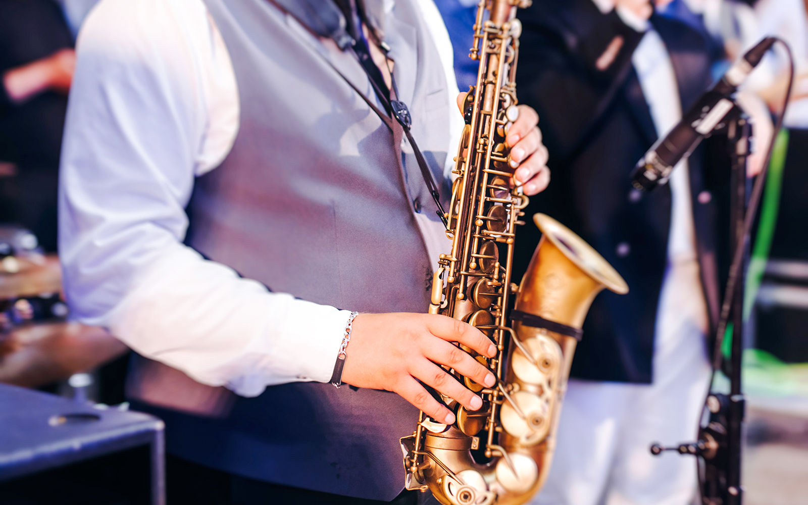 Musician playing saxophone at Paris Jazz Festival.