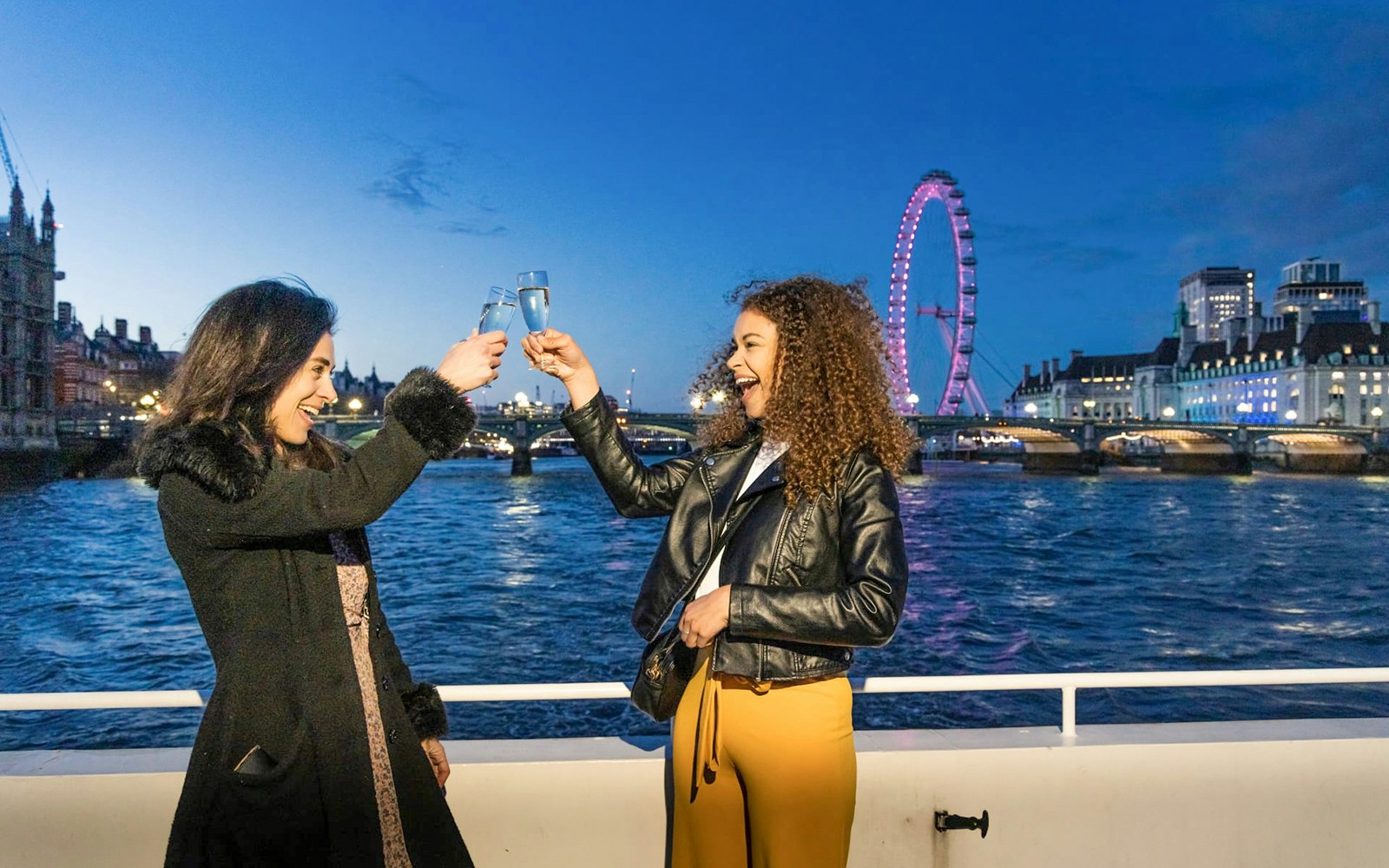 Guests enjoying champagne on the Thames cruise