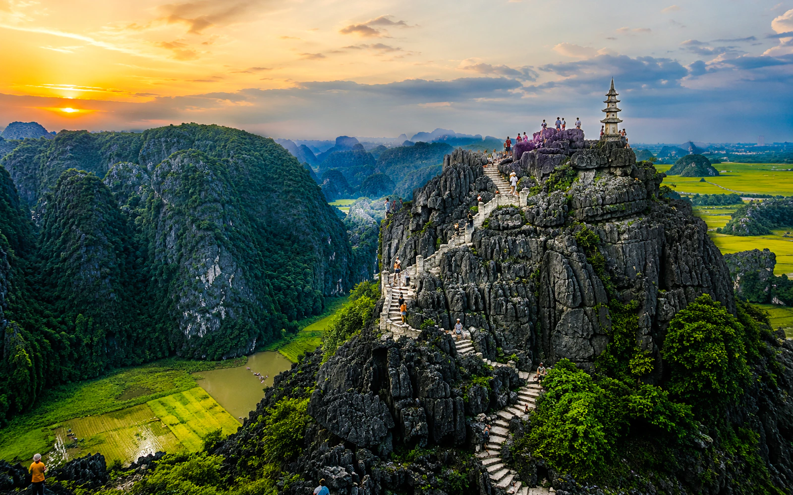 From Hanoi: Hoa Lu, Tam Coc & Mua Cave Tour Image 3