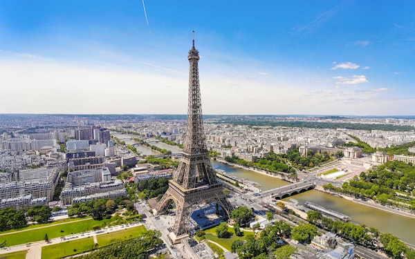 Eiffel Tower Guided Tour by Elevator: Reserved Entry to the Summit or Second Floor