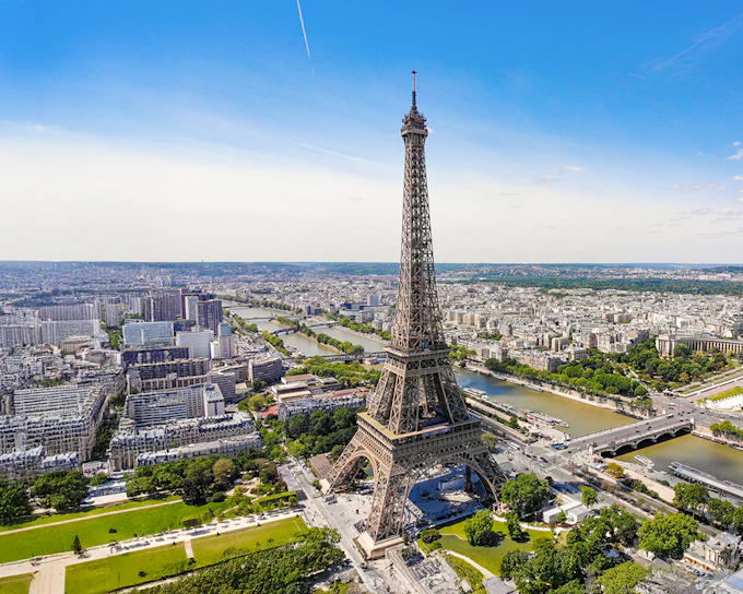 Eiffel Tower Guided Tour by Elevator: Reserved Entry to the Summit or Second Floor
